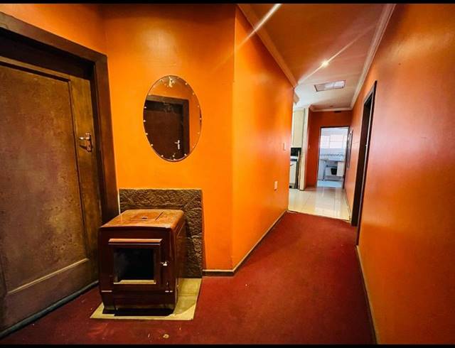 8 BEDROOM HOUSE FOR SALE IN PRETORIA WEST